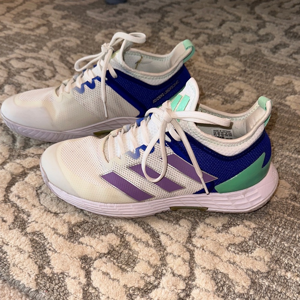 Adidas women’s Ubersonic tennis shoe size 7.5